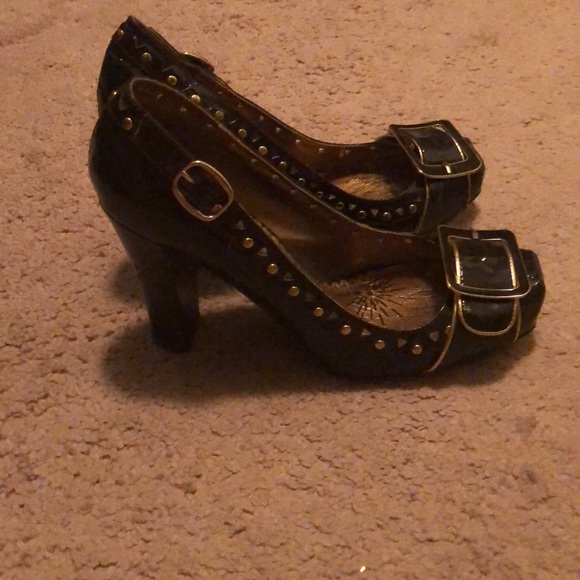 Shoes - Picture 2 of 3